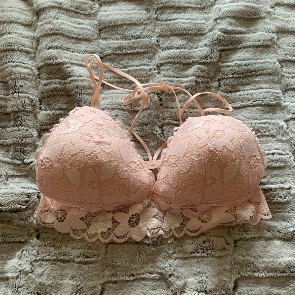 Medium padded Mae strappy bra